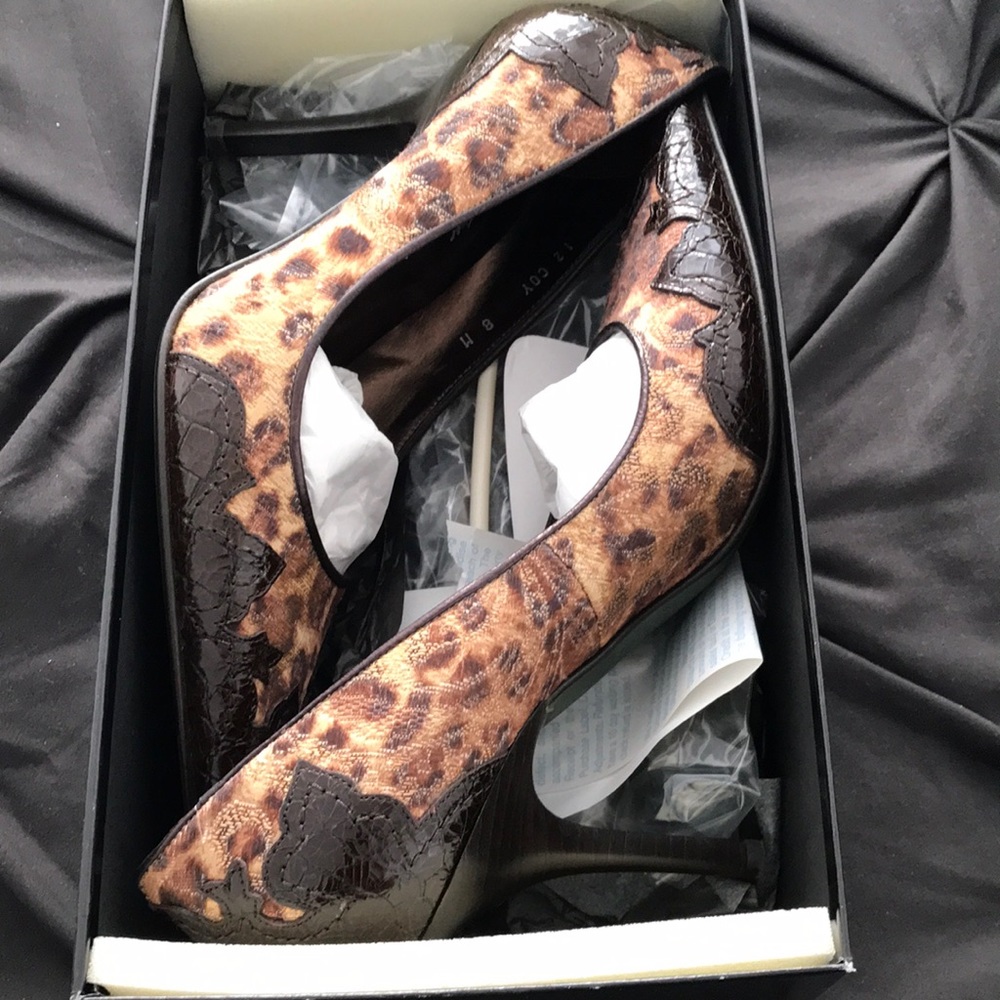 Western style pumps